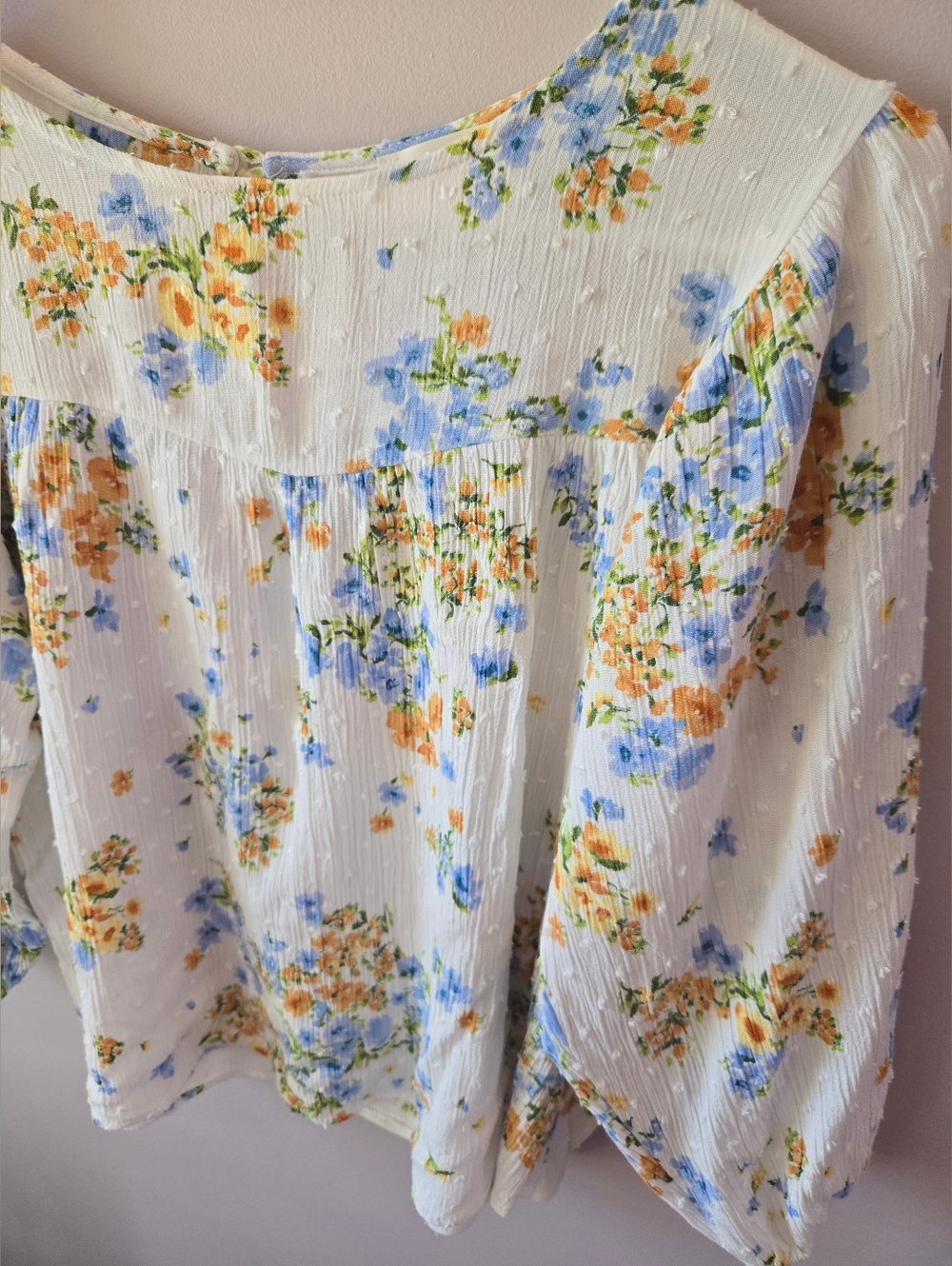 Everly Floral Swiss Dot Puff Sleeve Blouse in White/Blue – Size Small - Picture 5 of 7